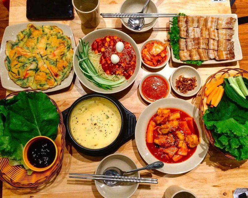 Quầy hàng ẩm thực đường phố sôi động tại Chợ Văn Kiếp, 73 Văn Kiếp, Bình Thạnh, TP HCM